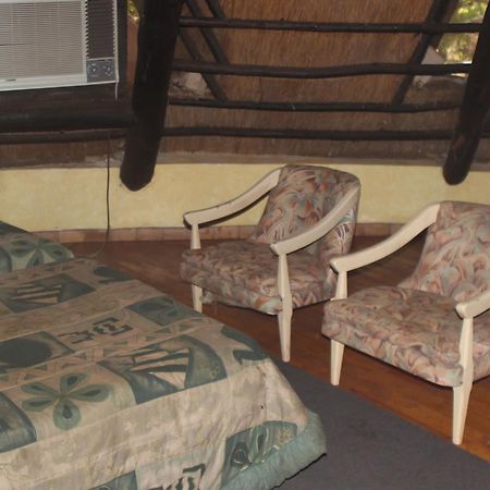 Mosi-Ua-Tunya Lodge Victoria Falls Exterior foto