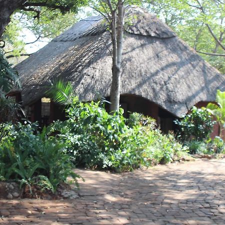Mosi-Ua-Tunya Lodge Victoria Falls Exterior foto