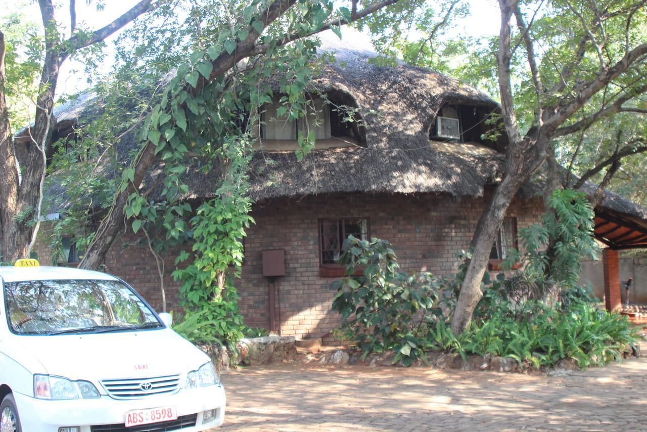 Mosi-Ua-Tunya Lodge Victoria Falls Exterior foto