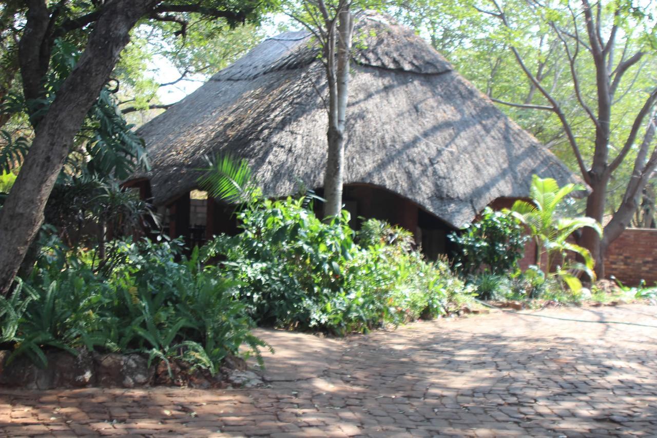 Mosi-Ua-Tunya Lodge Victoria Falls Exterior foto